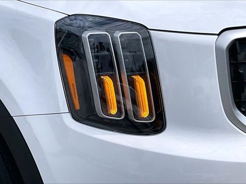 Used 2024 Kia Telluride LX FWD image 23