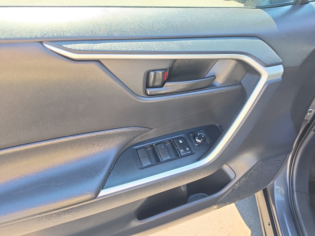 Certified 2025 Toyota RAV4 LE AWD/4WD image 12