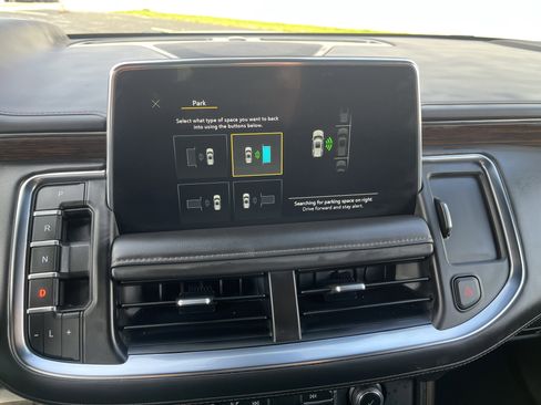 Used 2023 Chevrolet Tahoe High Country w/ Advanced Technology Package AWD/4WD image 37