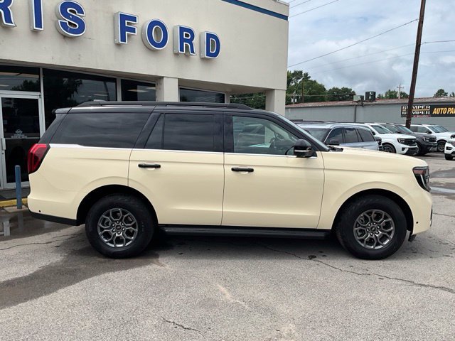 Used 2025 Ford Expedition Active AWD/4WD image 5