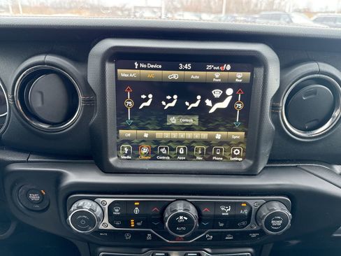 Used 2022 Jeep Wrangler Unlimited Sahara image 21