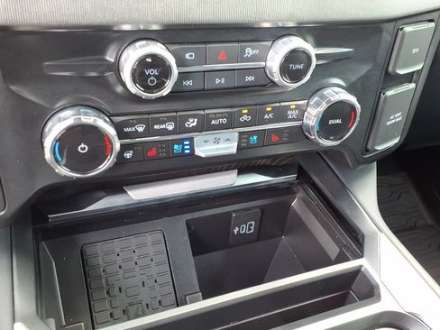 Used 2025 Ford F350 Platinum w/ FX4 Off-Road Package AWD/4WD image 32