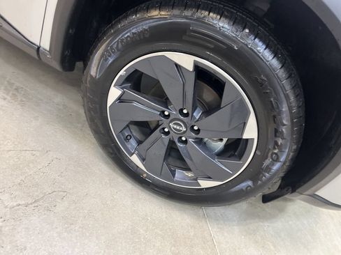 Used 2025 Nissan Rogue SV FWD image 10
