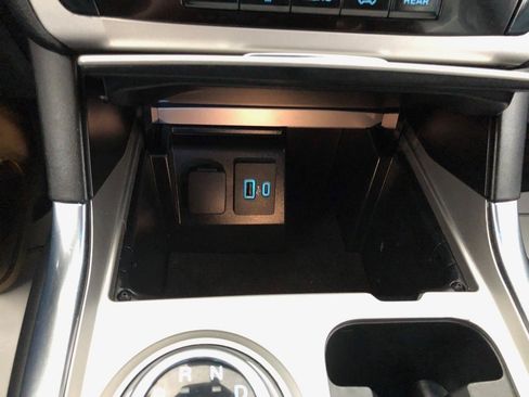 Used 2022 Ford Explorer XLT w/ Equipment Group 202A image 22