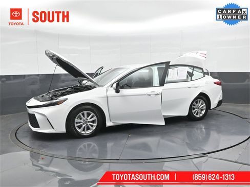 Used 2025 Toyota Camry LE image 49