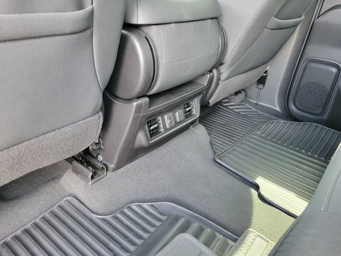 Certified 2021 Chevrolet Silverado 1500 LT RWD image 38