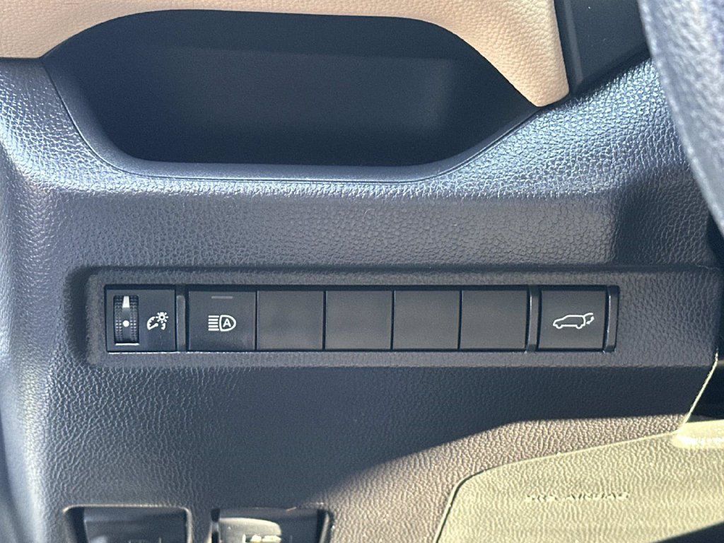Used 2025 Toyota RAV4 XLE w/ Convenience Package FWD image 27