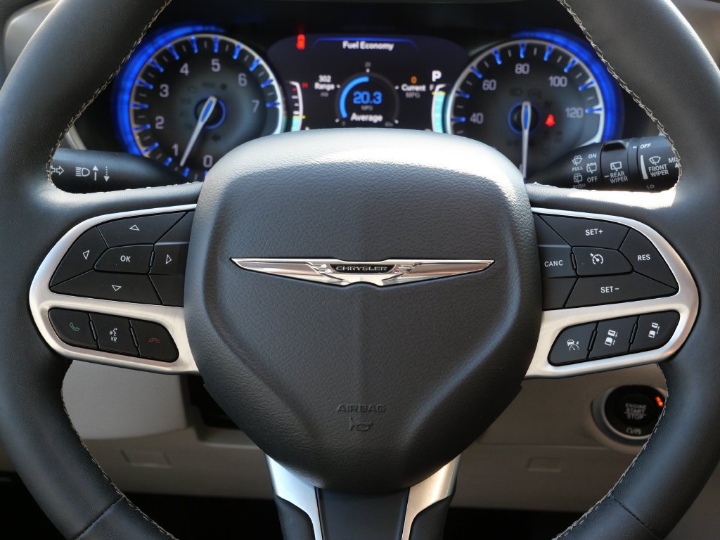 Used 2024 Chrysler Pacifica Touring-L FWD image 20