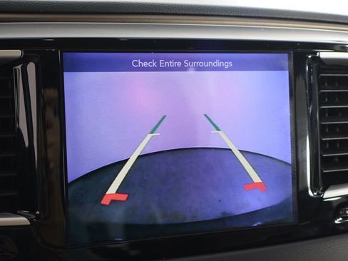 Used 2017 Chrysler Pacifica Touring-L w/ Tire & Wheel Group image 39