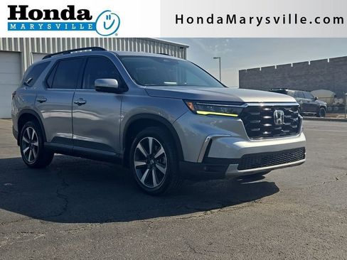 Used 2024 Honda Pilot Touring image 1