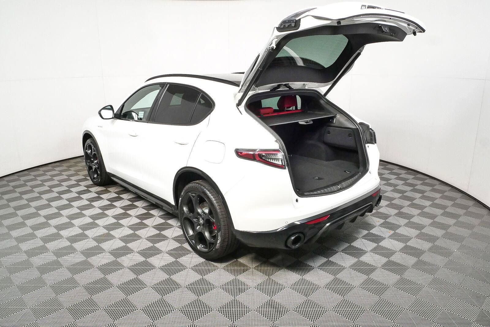 New 2026 Alfa Romeo Stelvio Sprint AWD/4WD image 31
