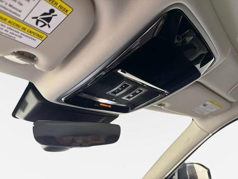 Used 2025 Land Rover Range Rover Velar Dynamic SE image 47