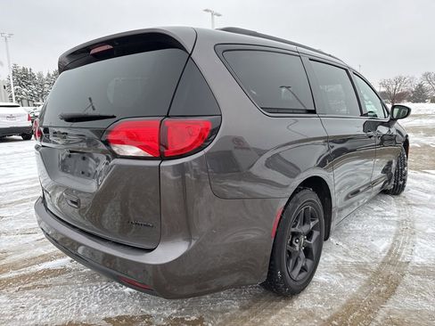 Used 2020 Chrysler Pacifica Limited image 4