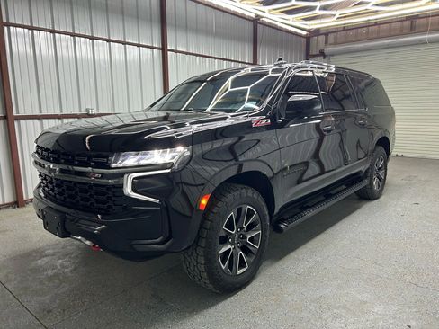 Used 2021 Chevrolet Suburban Z71 w/ Luxury Package image 3