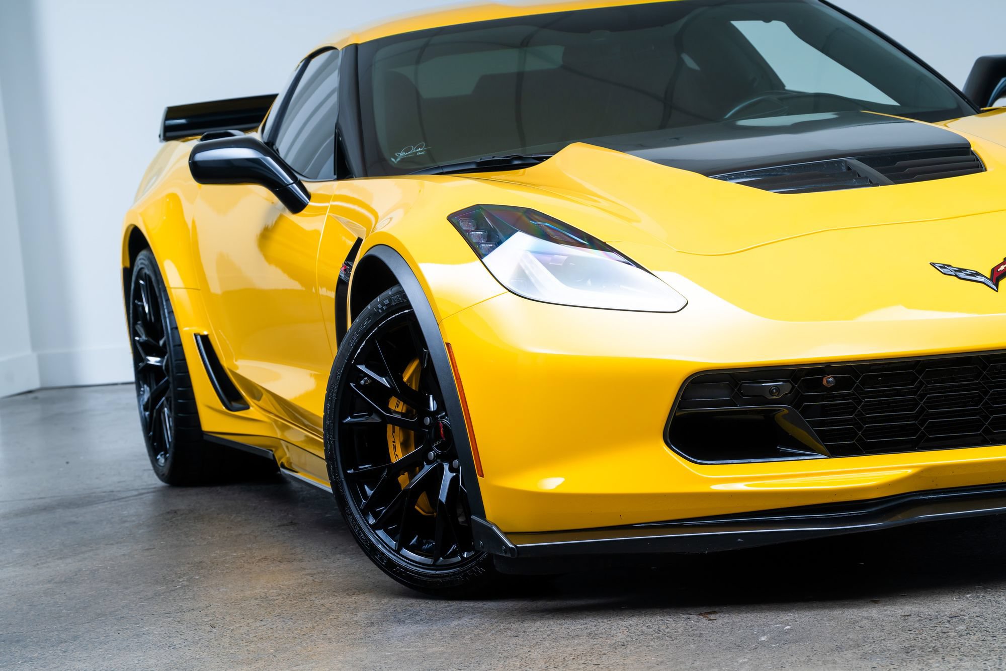 Used 2017 Chevrolet Corvette Z06 RWD image 2