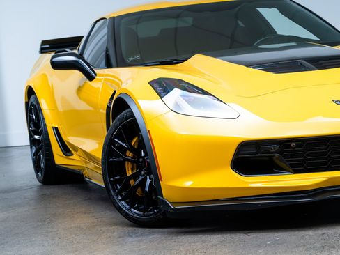Used 2017 Chevrolet Corvette Z06 RWD image 2