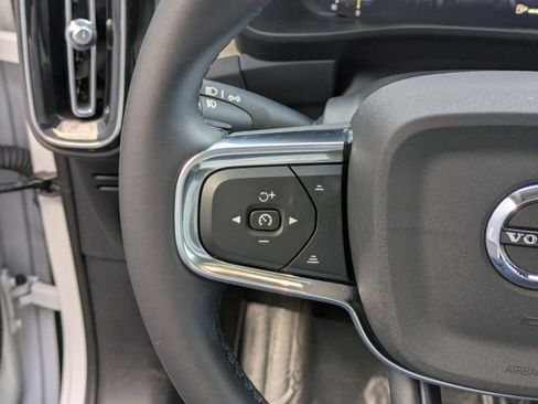 Used 2023 Volvo XC40 B5 Ultimate w/ Protection Package Premier image 17