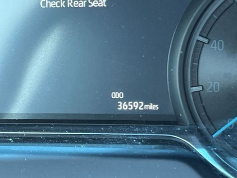 Used 2021 Toyota Venza XLE image 13