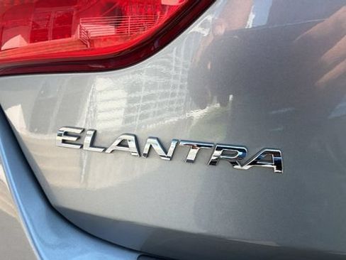Used 2016 Hyundai Elantra GT FWD image 13