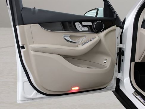 Used 2022 Mercedes-Benz GLC 300 image 10