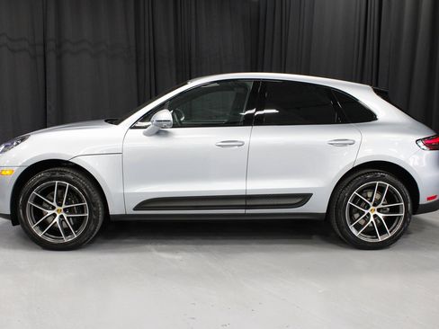 Certified 2025 Porsche Macan image 2