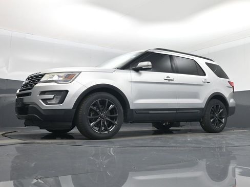 Used 2017 Ford Explorer XLT w/ Equipment Group 202A image 48