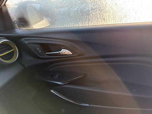 Used 2025 Chevrolet Trax ACTIV FWD image 24