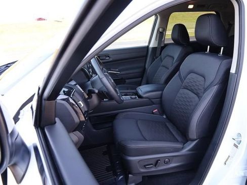 Certified 2025 Nissan Pathfinder SV AWD/4WD image 9