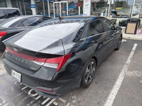 Used 2023 Hyundai Elantra Limited image 3