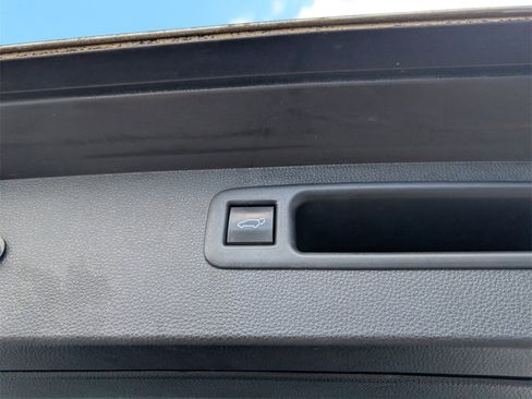 Used 2021 Toyota Highlander XLE image 35