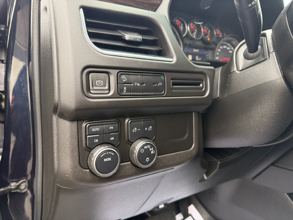 Used 2021 Chevrolet Suburban Z71 w/ Rear Media and Nav Package AWD/4WD image 20