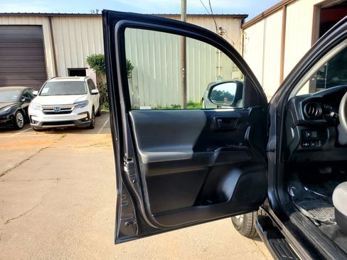 Used 2020 Toyota Tacoma SR w/ SR Convenience Package RWD image 11