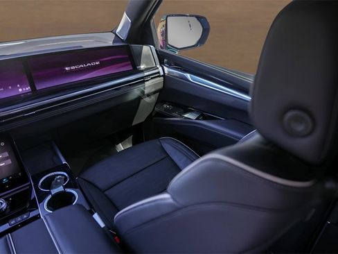 Used 2025 Cadillac Escalade Sport w/ Touring Package image 29