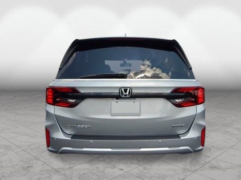 New 2026 Honda Odyssey Touring image 4