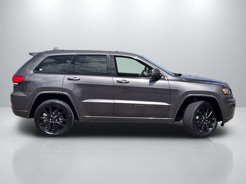 Used 2018 Jeep Grand Cherokee Altitude AWD/4WD image 3