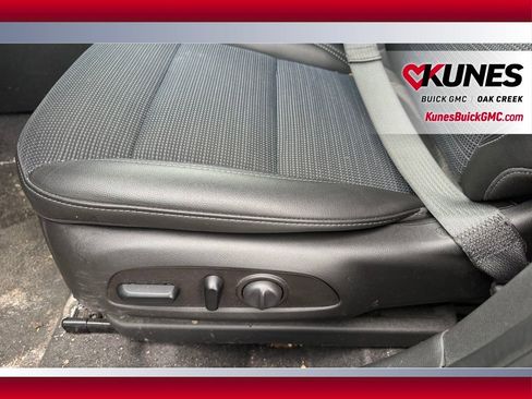 Used 2025 Buick Envista Sport Touring w/ Convenience I Package FWD image 10