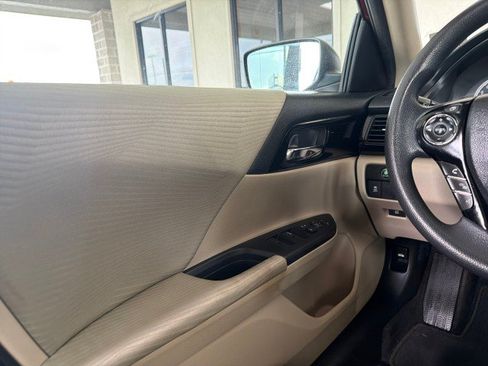 Used 2016 Honda Accord LX image 18