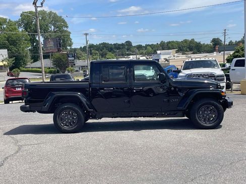 New 2026 Jeep Gladiator Sport AWD/4WD image 9