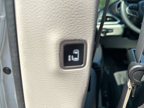 Used 2022 Chrysler Voyager LX FWD image 35