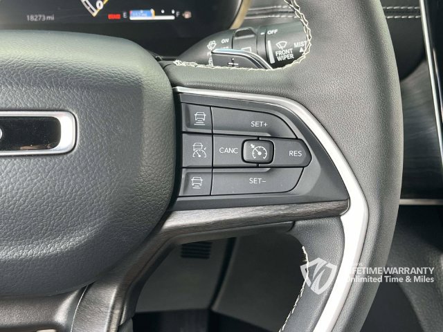 Used 2025 Jeep Grand Cherokee L Limited AWD/4WD image 35