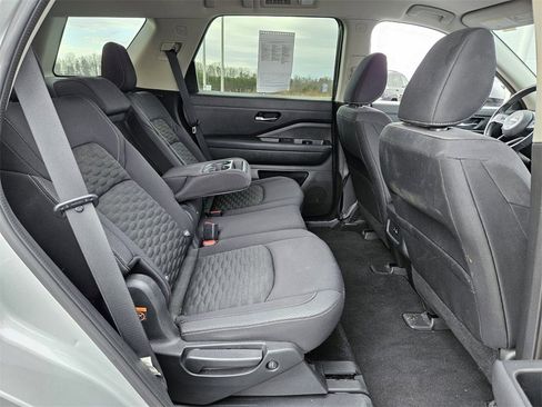 Used 2022 Nissan Pathfinder SV image 14