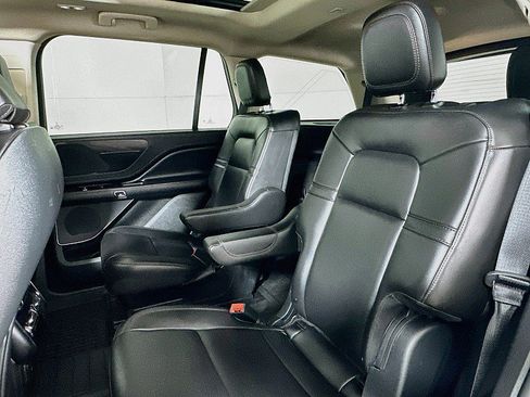 Used 2024 Lincoln Aviator AWD w/ Premium Package image 23