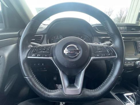 Used 2020 Nissan Rogue SV image 17
