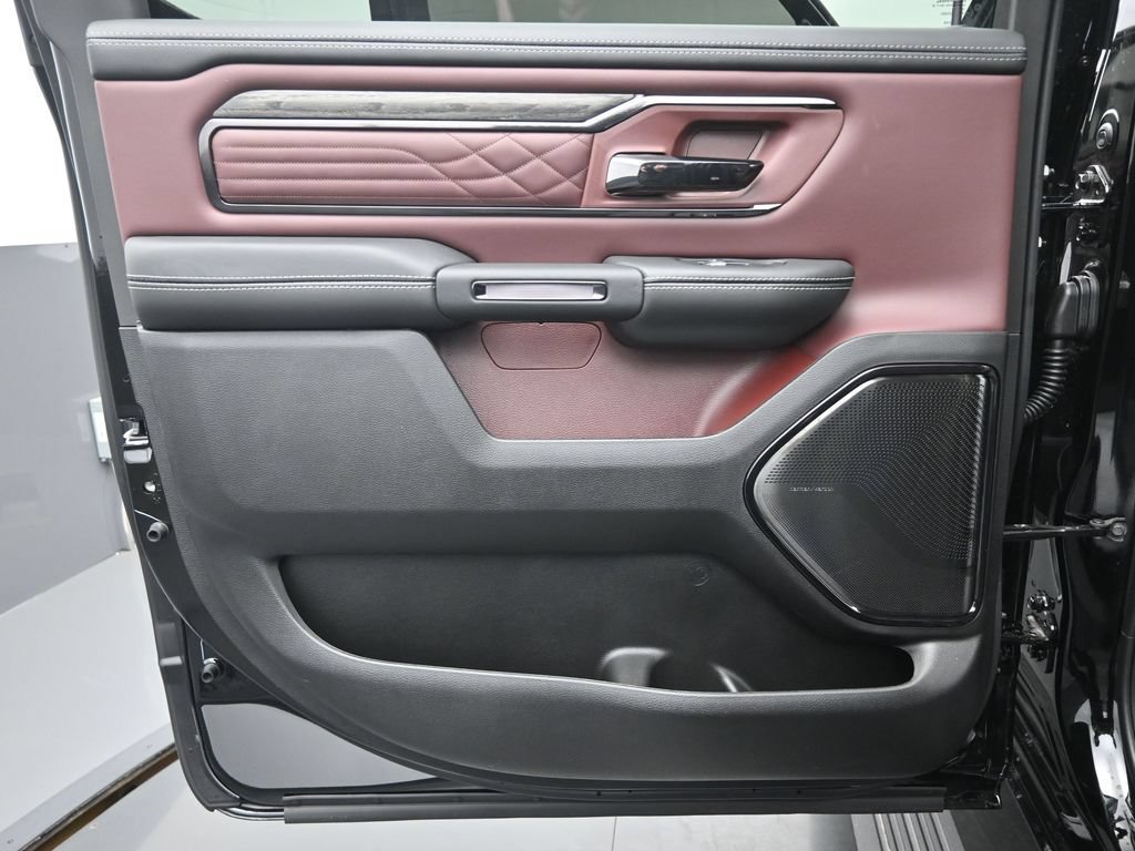 Used 2025 RAM 1500 Limited AWD/4WD image 16