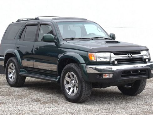 Used 2000 Toyota 4Runner SR5 image 1