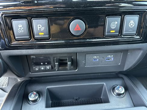 Used 2024 Nissan Titan PRO-4X w/ Pro-4x Convenience Package image 34