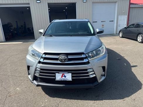 Used 2017 Toyota Highlander Limited Platinum w/ Carpet Mat Package AWD/4WD image 8