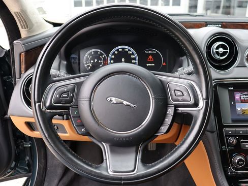 Used 2016 Jaguar XJ L Supercharged image 17