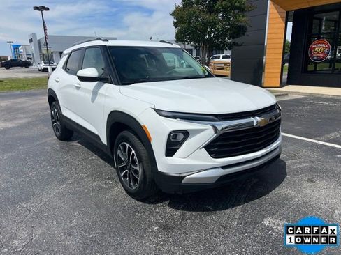 Used 2024 Chevrolet TrailBlazer LT AWD/4WD image 1