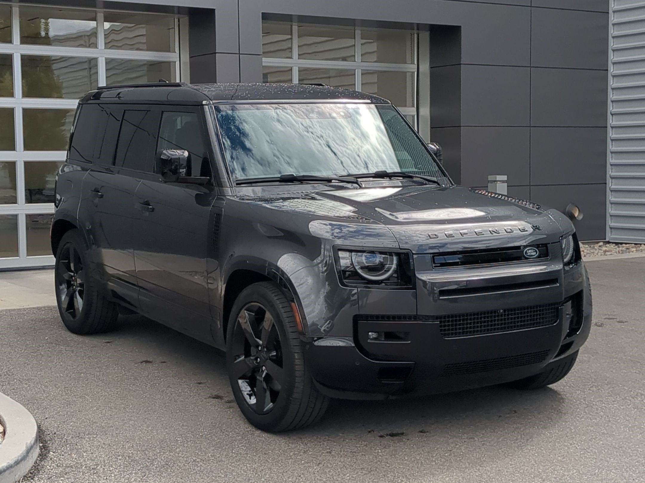 New 2026 Land Rover Defender 110 X-Dynamic SE AWD/4WD image 3